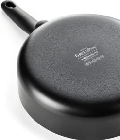 GreenPan Cambridge Hapjespan Met Deksel 28cm - Zwart - Inductie - PFAS-vrij 36 GreenPan Cambridge Hapjespan Met Deksel 28cm - Zwart - Inductie - PFAS-vrij -Keuken Serie Winkel 1026x1200