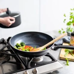 GreenPan Memphis Keramische Wokpan - Ø 28 Cm - PFAS-vrij 27 GreenPan Memphis Keramische Wokpan - Ø 28 Cm - PFAS-vrij -Keuken Serie Winkel 1200x1200 351