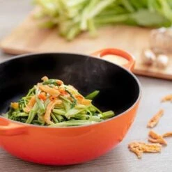 Le Creuset Wokpan / Balti Dish - Mat Zwart - ø 24 Cm / 2.7 Liter - Geëmailleerde Anti-aanbaklaag 14 Le Creuset Wokpan / Balti Dish - Mat Zwart - ø 24 Cm / 2.7 Liter - Geëmailleerde Anti-aanbaklaag -Keuken Serie Winkel 1200x1200 823