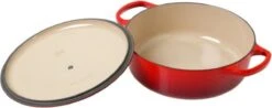 Le Creuset - Gietijzeren - Lage Braadpan - 24cm - Kersenrood 38 Le Creuset - Gietijzeren - Lage Braadpan - 24cm - Kersenrood -Keuken Serie Winkel 1200x478