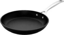 Le Creuset Koekenpan Les Forgées TNS - ø 22 Cm - Standaard Anti-aanbaklaag 18 Le Creuset Koekenpan Les Forgées TNS - ø 22 Cm - Standaard Anti-aanbaklaag -Keuken Serie Winkel 1200x665 4