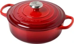 Le Creuset - Gietijzeren - Lage Braadpan - 24cm - Kersenrood 37 Le Creuset - Gietijzeren - Lage Braadpan - 24cm - Kersenrood -Keuken Serie Winkel 1200x719 3