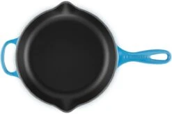 Le Creuset - Gietijzeren Ronde Skillet In Azure 23cm 8 Le Creuset - Gietijzeren Ronde Skillet In Azure 23cm -Keuken Serie Winkel 1200x798 5