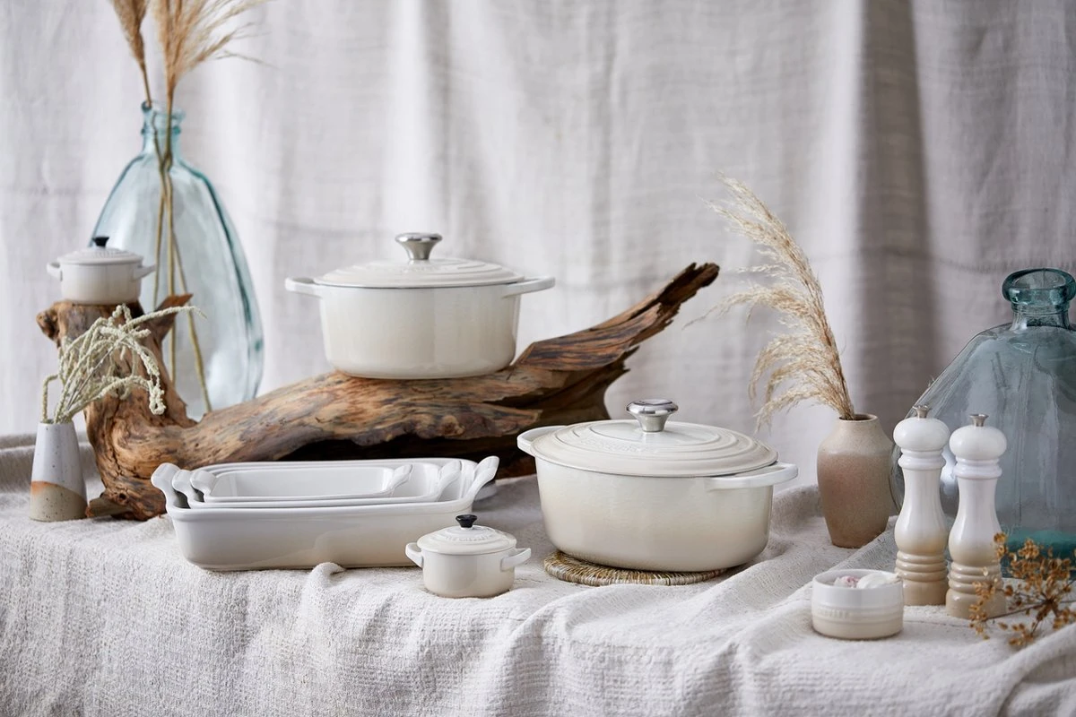 Le Creuset Steelpan - Met Deksel - Tradition - Meringue - ø 18 Cm / 1.8 Liter 4 Le Creuset Steelpan - Met Deksel - Tradition - Meringue - ø 18 Cm / 1.8 Liter - Afbeelding 2