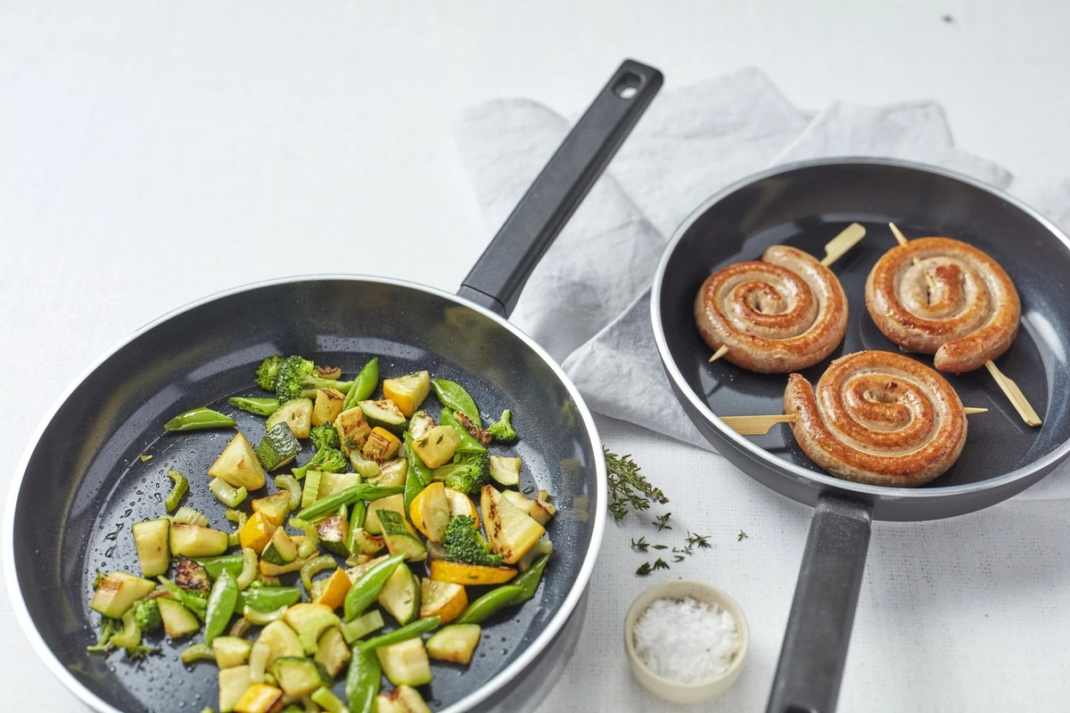 Demeyere Alu Comfort 3 Koekenpan – Keramische Antikleeflaag – Koekenpan Inductie – Ceraforce (PTFE-vrij) - Pannen Set 24 Cm + 28 Cm 7 Demeyere Alu Comfort 3 Koekenpan – Keramische Antikleeflaag – Koekenpan Inductie – Ceraforce (PTFE-vrij) - Pannen Set 24 Cm + 28 Cm - Afbeelding 5