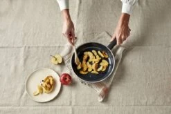 Demeyere Alu Cosi 3 Koekenpan - Ceraforce - 24 Cm - PTFE-vrij 11 Demeyere Alu Cosi 3 Koekenpan - Ceraforce - 24 Cm - PTFE-vrij -Keuken Serie Winkel 1200x800 75