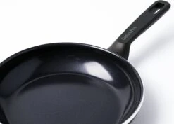 GreenPan Memphis Koekenpannenset - 3-delig - Zwart - Inductie - PFAS-vrij 38 GreenPan Memphis Koekenpannenset - 3-delig - Zwart - Inductie - PFAS-vrij -Keuken Serie Winkel 1200x859 1