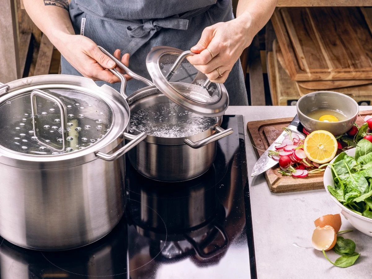 BK Q-linair Master Glas Pannenset - 5-delig - Glazen Deksel - Veilig Afgietsysteem - Inductie 15 BK Q-linair Master Glas Pannenset - 5-delig - Glazen Deksel - Veilig Afgietsysteem - Inductie - Afbeelding 13