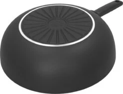 Demeyere Alu Comfort 3 Wokpan – Wokpan Inductie – Ceraforce Keramische Antikleeflaag – 28 Cm – PTFE En PFAS Vrij -Keuken Serie Winkel 1200x918 2