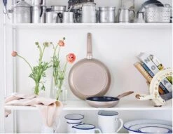 GreenPan Cambridge Koekenpan 24cm - Brons - Inductie - PFAS-vrij 19 GreenPan Cambridge Koekenpan 24cm - Brons - Inductie - PFAS-vrij -Keuken Serie Winkel 1200x927 2