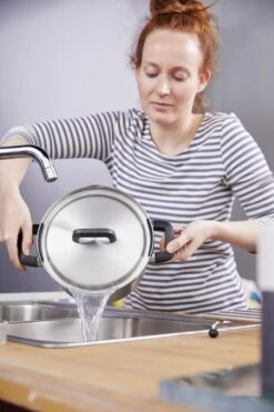 BK Flow Cool Pannenset - 4-delig – RVS Deksels - Veilig Afgietsysteem - Geschikt Voor Alle Warmtebronnen 33 BK Flow Cool Pannenset - 4-delig – RVS Deksels - Veilig Afgietsysteem - Geschikt Voor Alle Warmtebronnen -Keuken Serie Winkel 799x1200 1