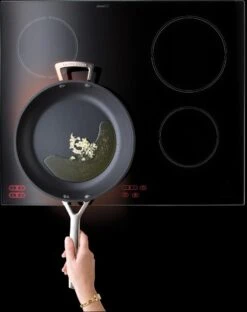 Le Creuset Koekenpan Les Forgées TNS - ø 24 Cm - Standaard Anti-aanbaklaag 12 Le Creuset Koekenpan Les Forgées TNS - ø 24 Cm - Standaard Anti-aanbaklaag -Keuken Serie Winkel 951x1200 7